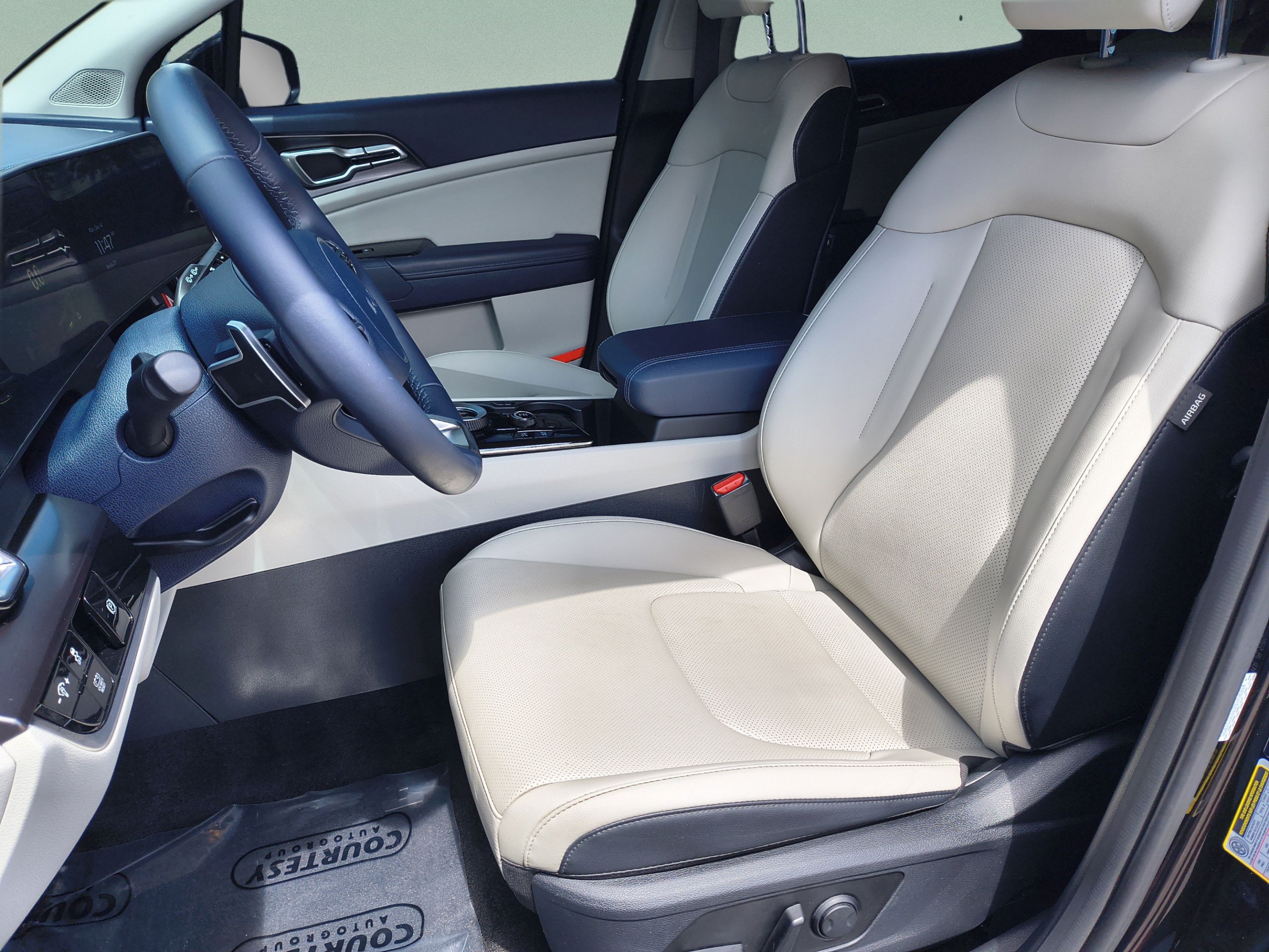 Used 2025 Kia Sportage EX AWD/4WD image 18