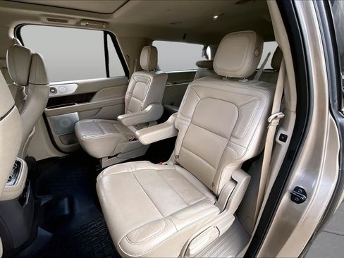 Used 2018 Lincoln Navigator L Reserve w/ Technology Package AWD/4WD image 20