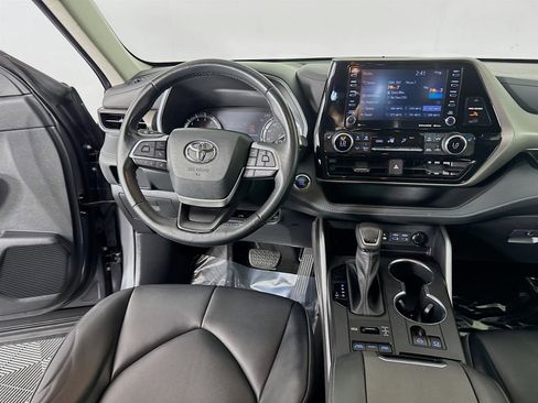 Used 2022 Toyota Highlander XLE image 24