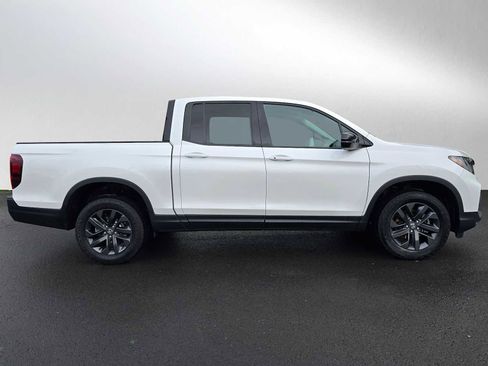 Used 2023 Honda Ridgeline Sport image 2
