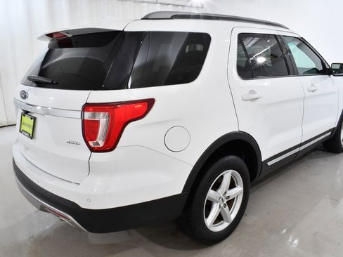 Used 2017 Ford Explorer XLT w/ Equipment Group 202A image 11