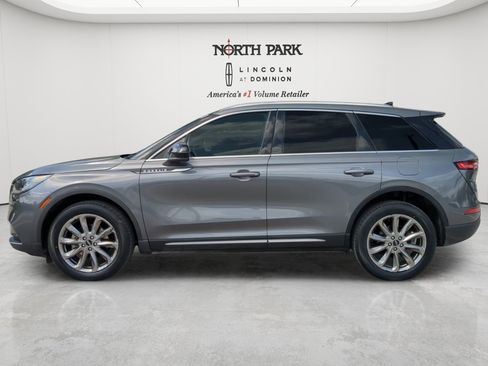 Used 2022 Lincoln Corsair AWD w/ Premium Package image 2