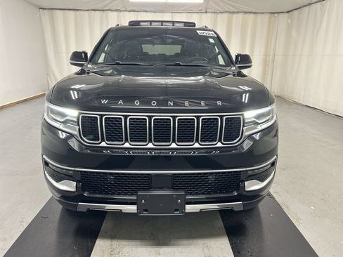 Used 2022 Jeep Wagoneer Series III w/ Premium Group I AWD/4WD image 3