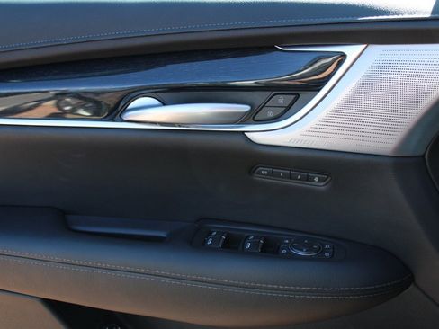 Used 2025 Cadillac XT5 Premium Luxury image 18