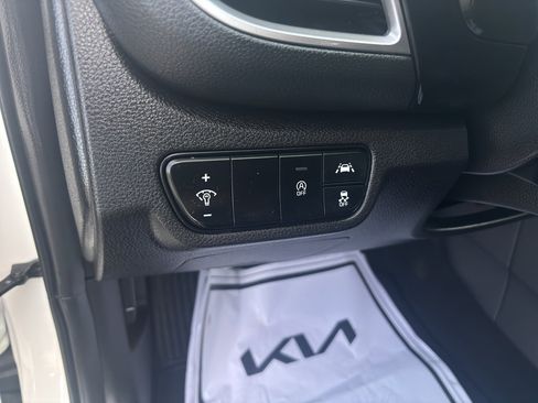 Used 2023 Kia Seltos EX image 12