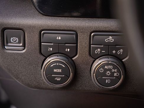 Used 2024 Chevrolet Silverado 2500 LT w/ Convenience Package image 26