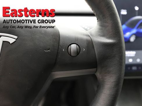 Used 2021 Tesla Model Y Long Range image 16