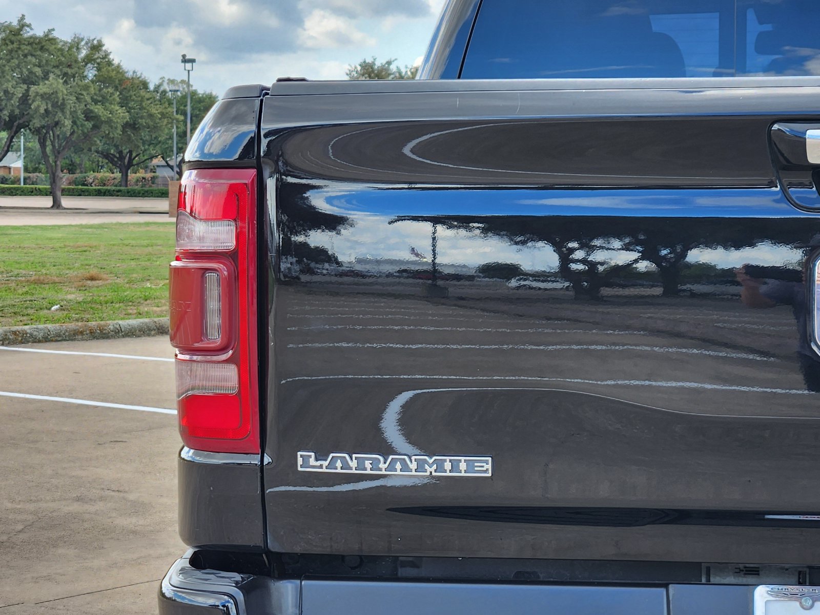 Used 2020 RAM 1500 Laramie AWD/4WD image 10