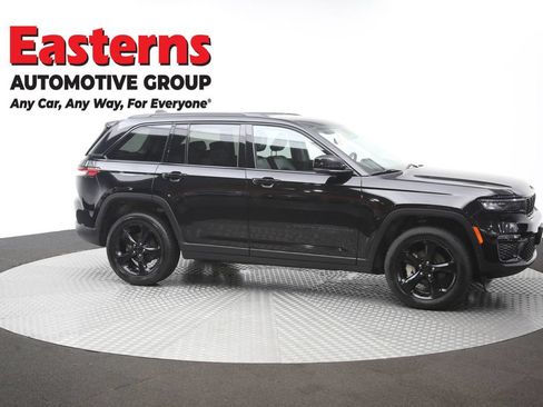 Used 2023 Jeep Grand Cherokee Limited w/ Black Appearance Package AWD/4WD image 49