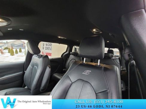 Used 2019 Chrysler Pacifica Touring-L w/ S Appearance Package image 10