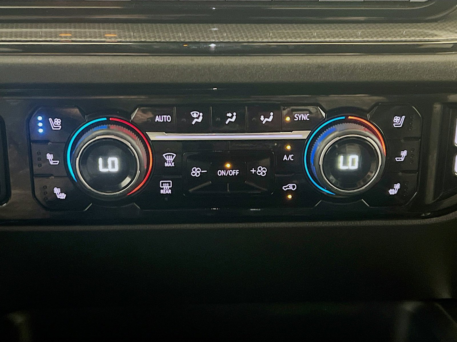 Used 2025 Chevrolet Silverado 2500 ZR2 w/ Technology Package AWD/4WD image 11