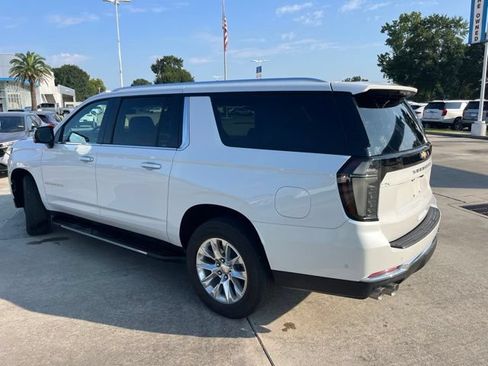 Used 2025 Chevrolet Suburban Premier RWD image 4