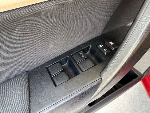 Used 2014 Toyota Corolla LE image 10