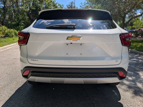 Used 2025 Chevrolet Trax LT FWD image 7