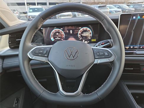 New 2026 Volkswagen Tiguan SE image 15