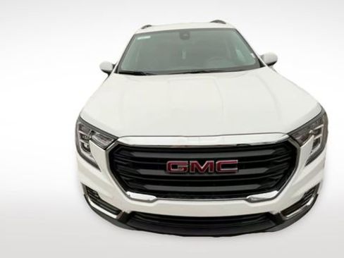 Used 2023 GMC Terrain SLE w/ Driver Convenience Package image 3