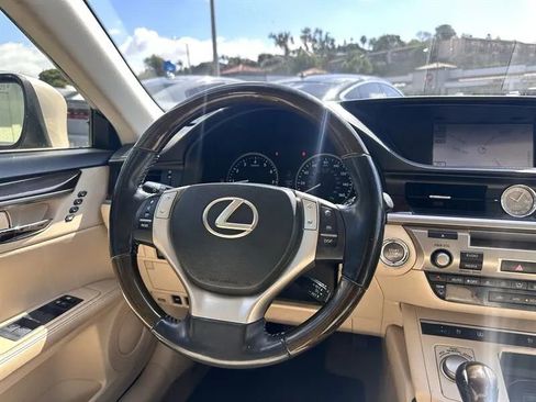 Used 2014 Lexus ES 350 w/ Luxury Package FWD image 18