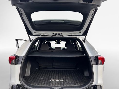 Used 2025 Toyota RAV4 SE image 26