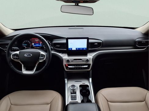 Used 2022 Ford Explorer XLT w/ Equipment Group 202A image 14