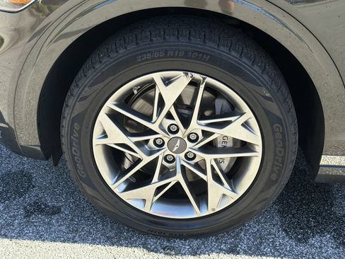 Used 2025 Genesis GV70 2.5T AWD/4WD image 32