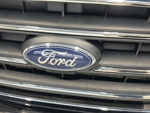 Used 2020 Ford Transit 150 XLT image 25