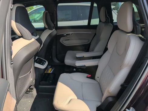 New 2026 Volvo XC90 B5 Plus w/ Protection Package Premier AWD/4WD image 13