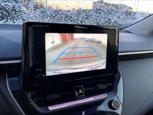 Used 2025 Toyota Corolla LE image 28