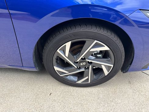 Used 2025 Hyundai Elantra Sport FWD image 12