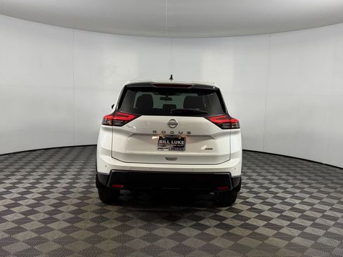 Used 2025 Nissan Rogue S image 8