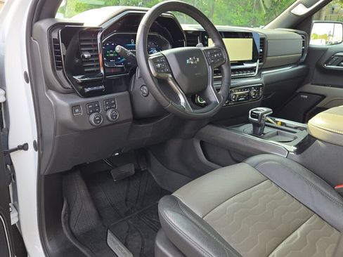 Used 2023 Chevrolet Silverado 1500 ZR2 w/ Technology Package AWD/4WD image 27