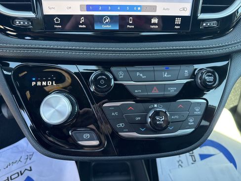 New 2026 Chrysler Pacifica Select AWD/4WD image 18