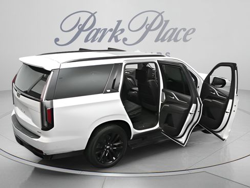 Used 2023 Cadillac Escalade Sport Platinum AWD/4WD image 17