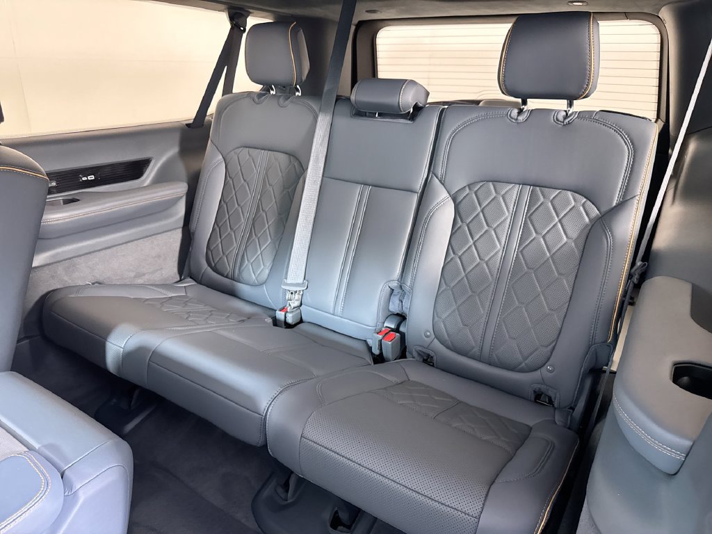 Used 2023 Jeep Grand Wagoneer L Series III w/ Rear Seat Video Group 1 AWD/4WD image 24
