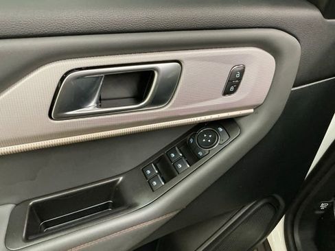 Used 2025 Ford Explorer Active w/ Active Comfort Package image 16