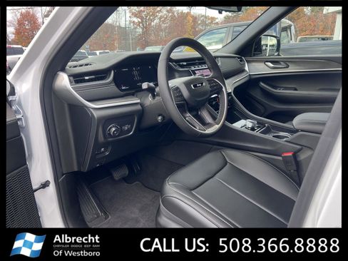 New 2025 Jeep Grand Cherokee Limited w/ Luxury Tech Group II image 9