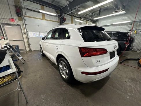 Used 2019 Audi Q5 2.0T Premium w/ Convenience Package image 9