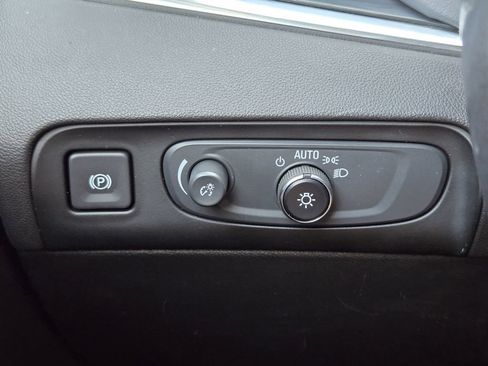 Used 2021 Buick Enclave Essence w/ Sound and Sites Package AWD/4WD image 24