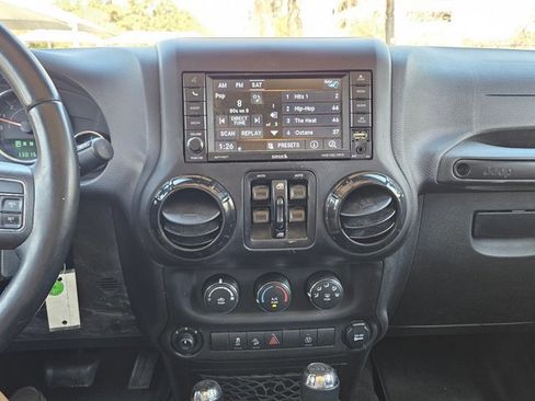 Used 2018 Jeep Wrangler Unlimited Sahara image 14