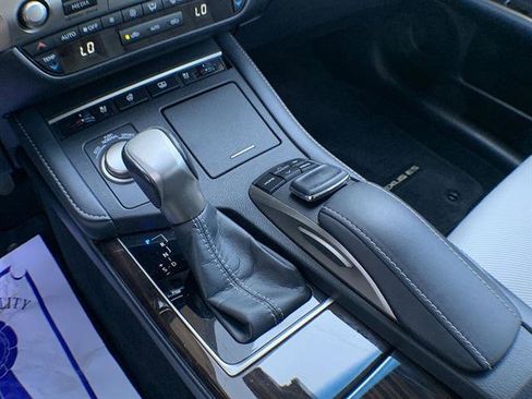 Used 2018 Lexus ES 350 w/ Luxury Package w/Wood Trim image 20