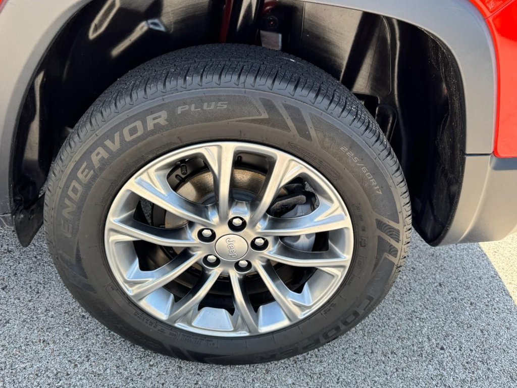 Used 2021 Jeep Cherokee Latitude Lux w/ Sun & Sound Group FWD image 7