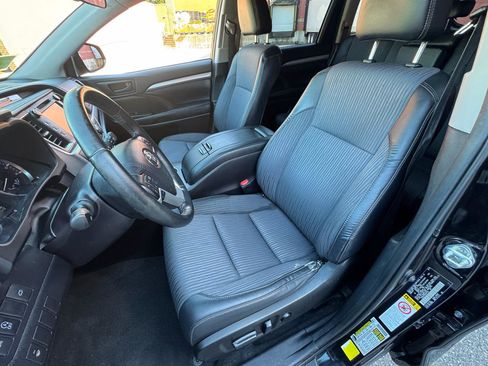 Used 2019 Toyota Highlander Plus AWD/4WD image 8
