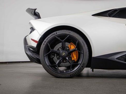 Used 2018 Lamborghini Huracan Performante image 11