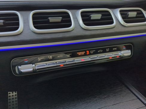 Used 2023 Mercedes-Benz GLS 580 4MATIC image 28