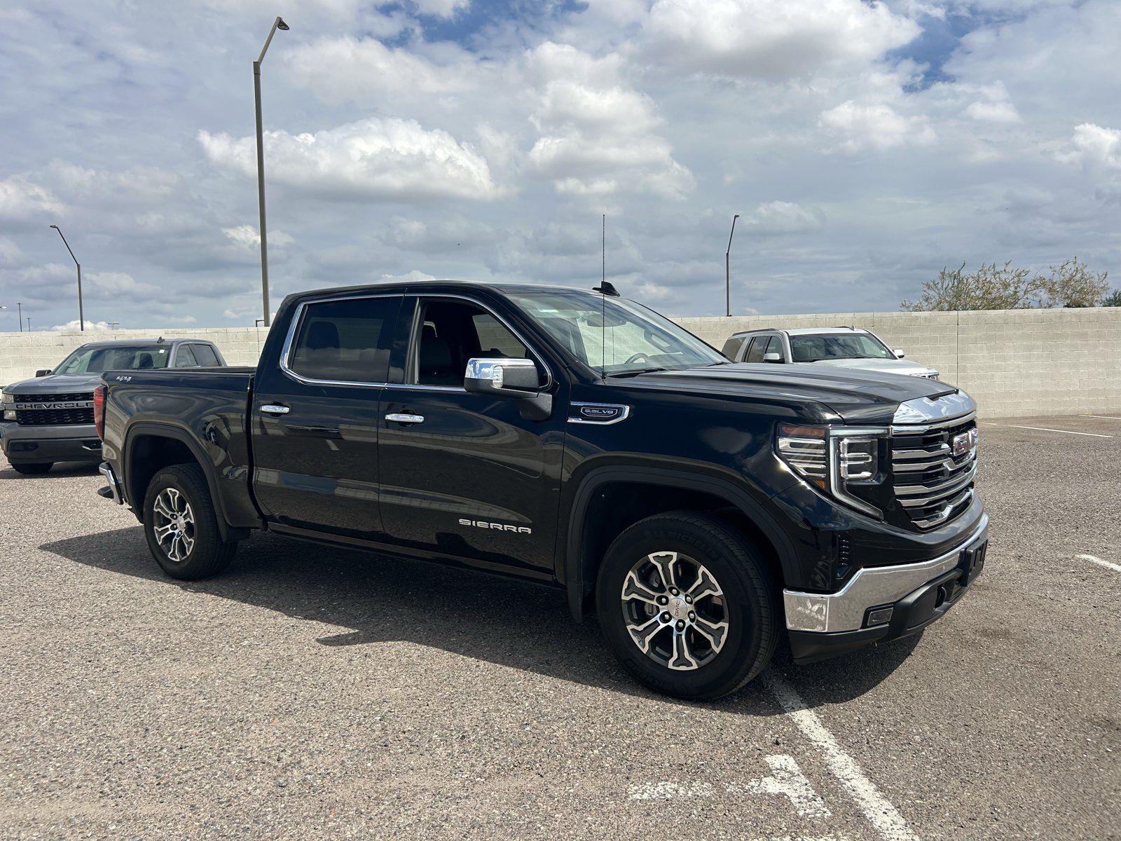 Used 2025 GMC Sierra 1500 SLT AWD/4WD image 7