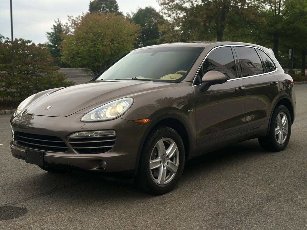 Used 2014 Porsche Cayenne Diesel AWD/4WD image 3