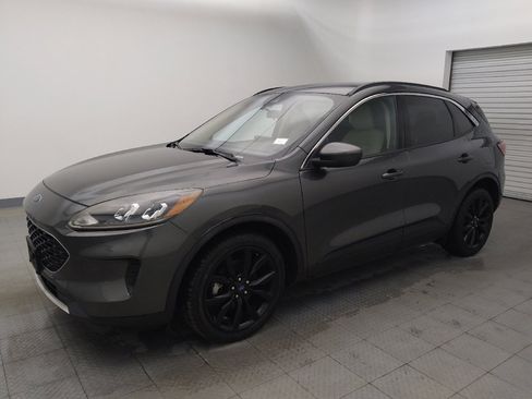 Used 2020 Ford Escape SE image 2