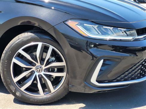 Used 2025 Volkswagen Jetta SE w/ Sunroof Package FWD image 5
