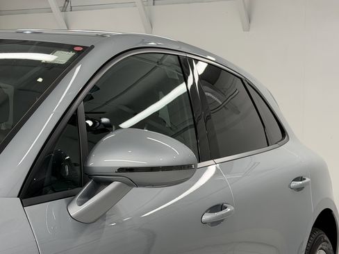 Certified 2025 Porsche Macan image 19
