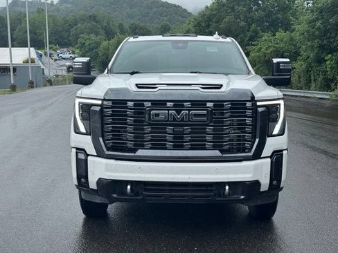 Used 2024 GMC Sierra 3500 Denali Ultimate AWD/4WD image 2