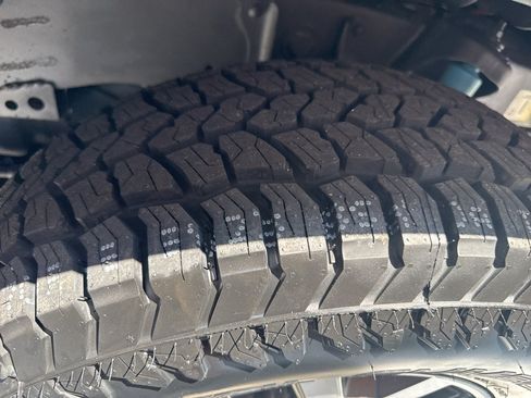 Used 2019 Toyota Tacoma TRD Off-Road AWD/4WD image 16